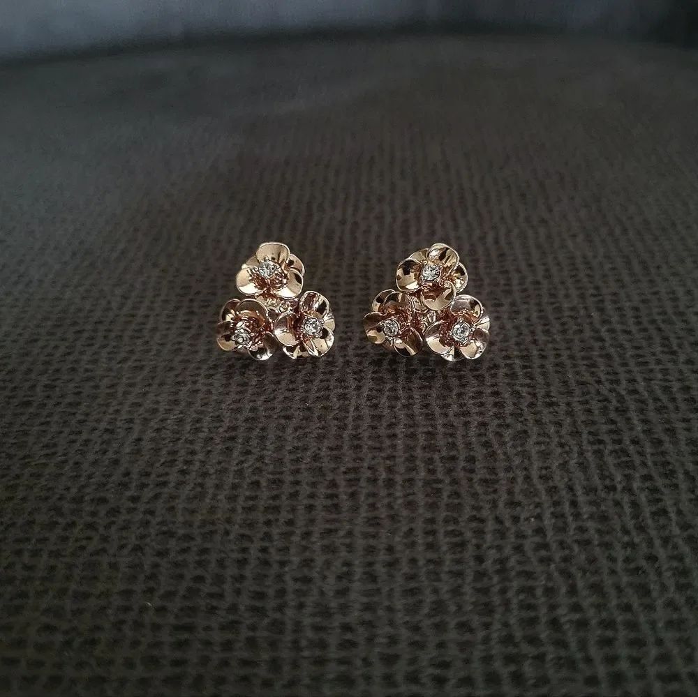 Kate Spade♠ "Shine On" Floral🌸 Cluster Earrings - Picture 12 of 16